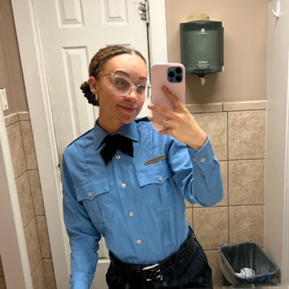 Meet your Posher, Briana - Picture 1 of 1